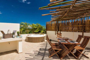 Premium Penthouse with Pool, Private Rooftop & Hot Tub